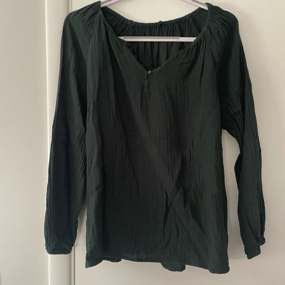 Old Navy Double Weave Long Sleeve Blouse in Green - Picture 1 of 4